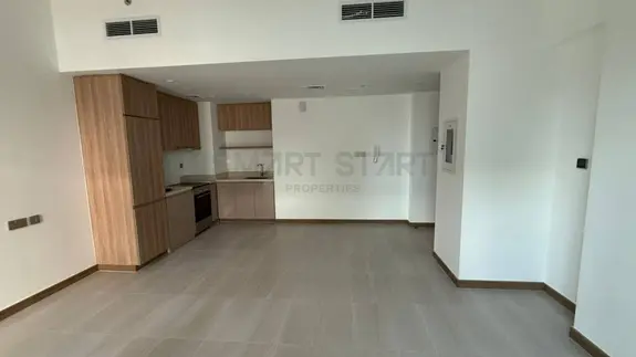 Prime location / Unfurnished at Business Bay photo 4