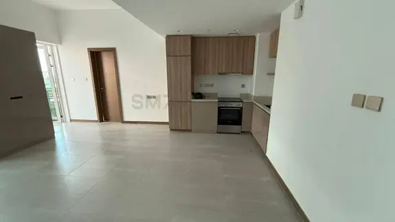 Prime location / Unfurnished at Business Bay photo 7