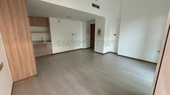Prime location / Unfurnished at Business Bay photo 5