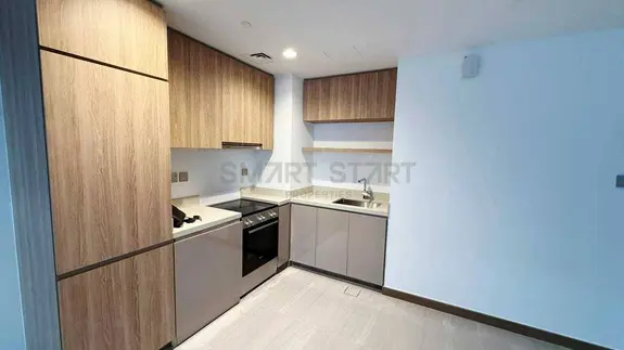 Prime location / Unfurnished at Business Bay photo 2