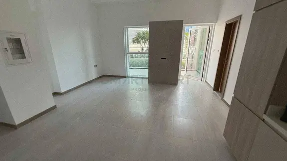 Prime location / Unfurnished